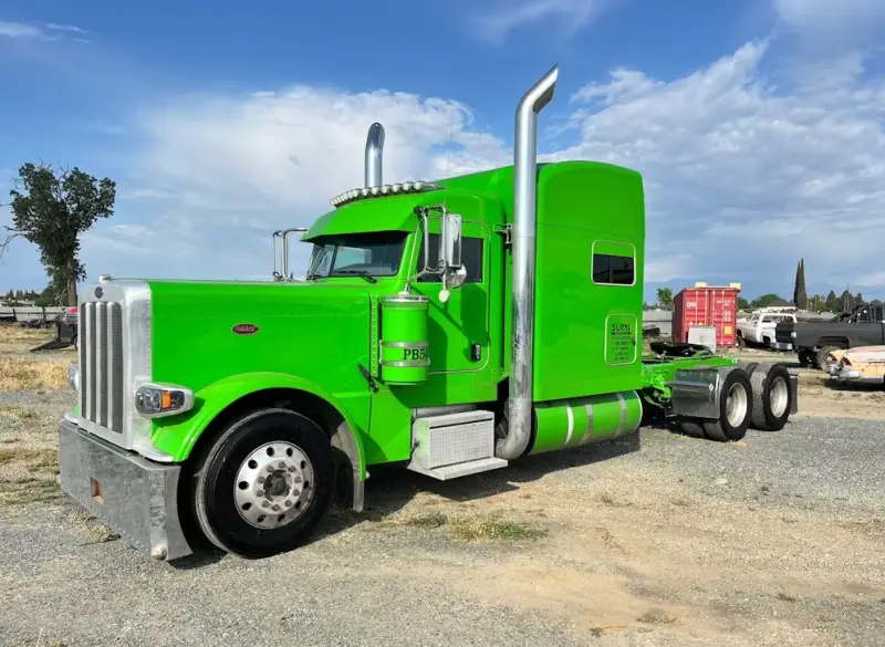 2023 Peterbilt 389 Cummins X15 photo 1
