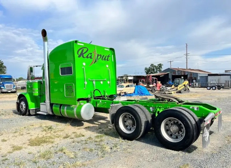 2023 Peterbilt 389 Cummins X15 photo 3