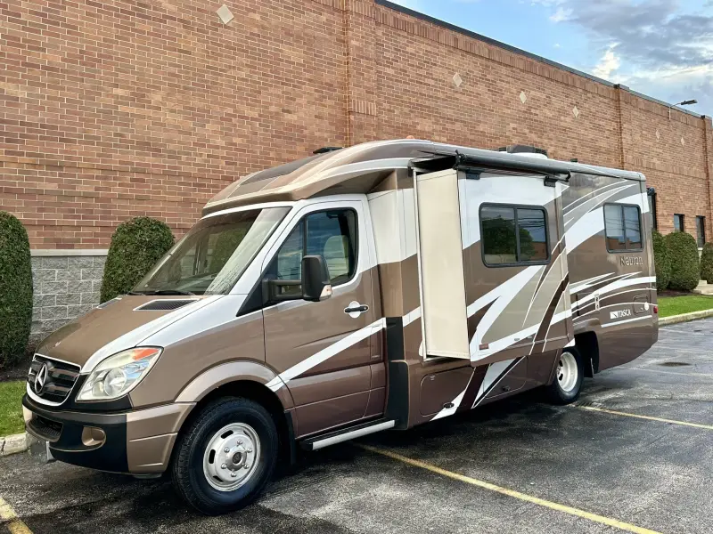2012 Itasca Navion IQ M-24G-3500 photo 7