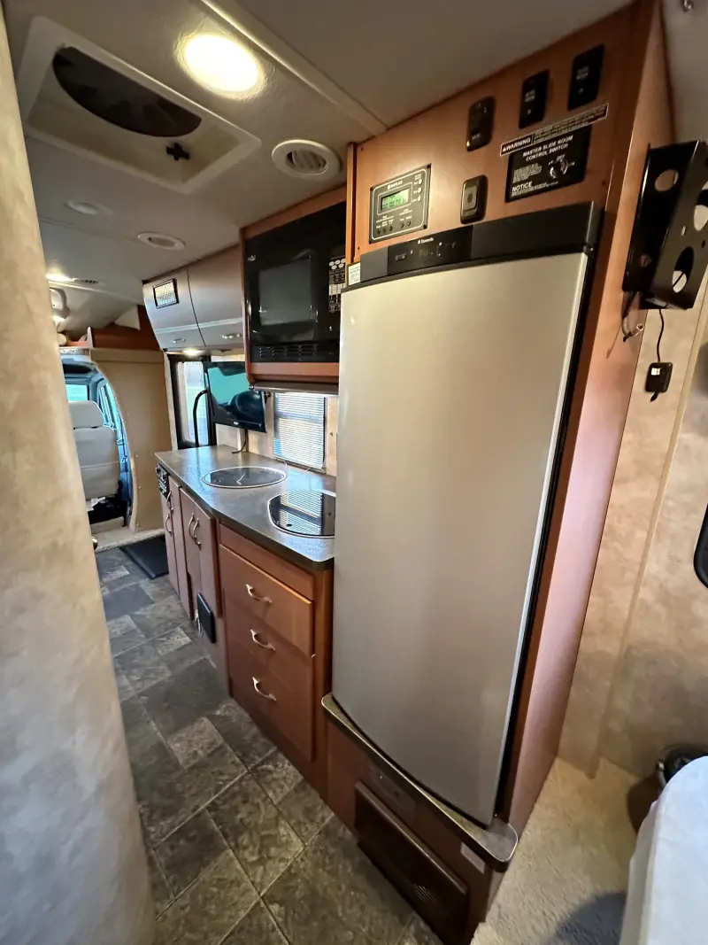 2012 Itasca Navion IQ M-24G-3500 photo 26