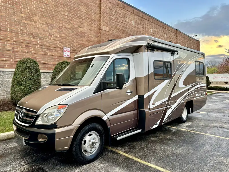 2012 Itasca Navion IQ M-24G-3500 photo 8