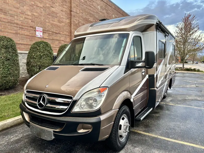 2012 Itasca Navion IQ M-24G-3500 photo 9
