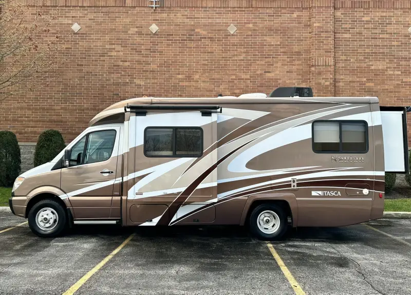 2012 Itasca Navion IQ M-24G-3500 photo 13