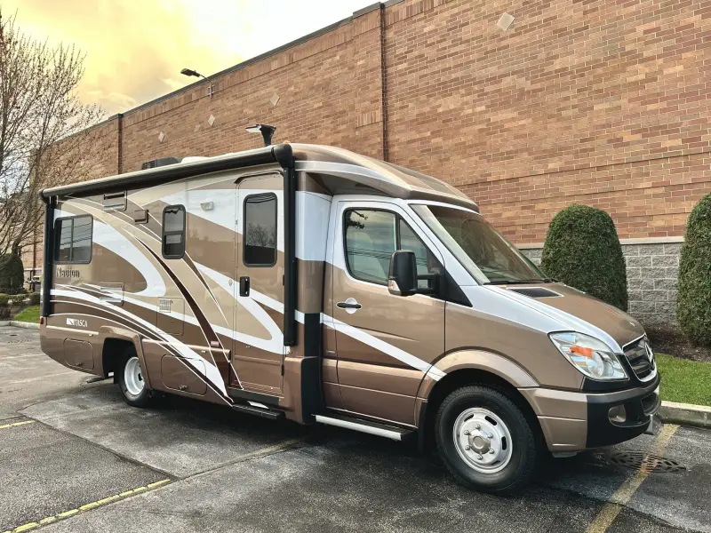 2012 Itasca Navion IQ M-24G-3500 photo 3