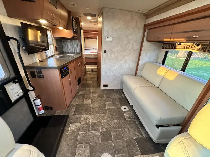 2012 Itasca Navion IQ M-24G-3500 photo 35