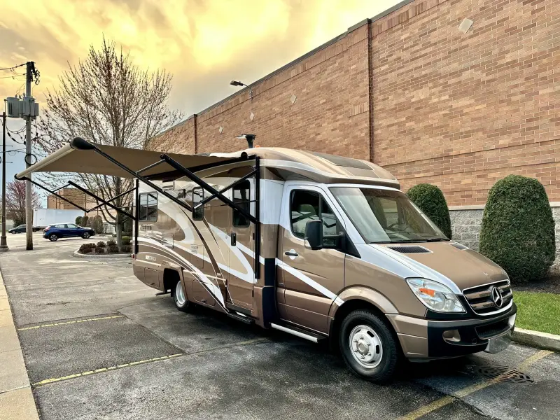 2012 Itasca Navion IQ M-24G-3500 photo 4