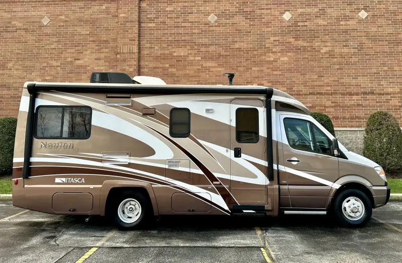 2012 Itasca Navion IQ M-24G-3500 photo 25