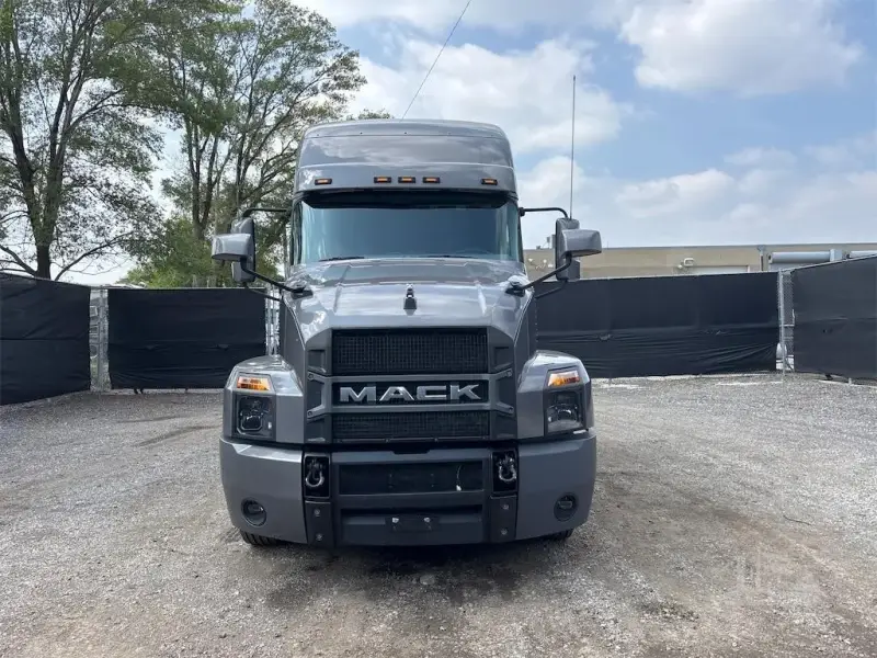 2024 Mack Anthem 64T photo 3