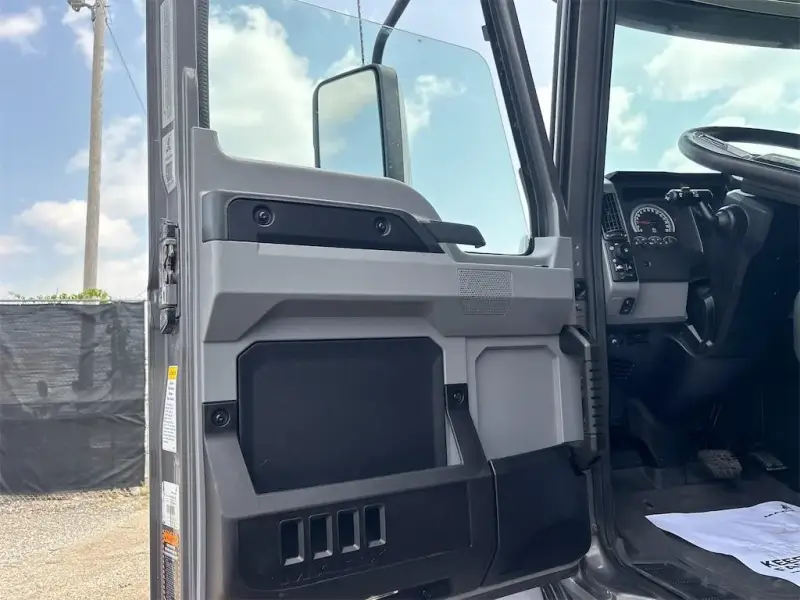 2024 Mack Anthem 64T photo 37