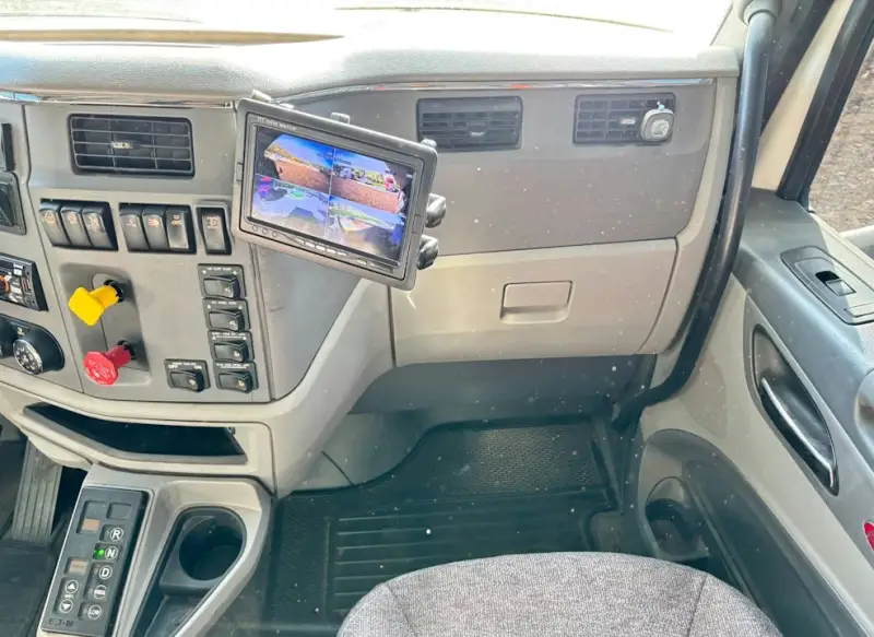 2017 Peterbilt 579 photo 27