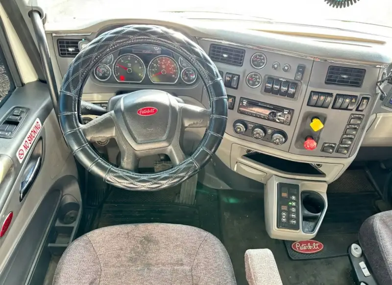 2017 Peterbilt 579 photo 19