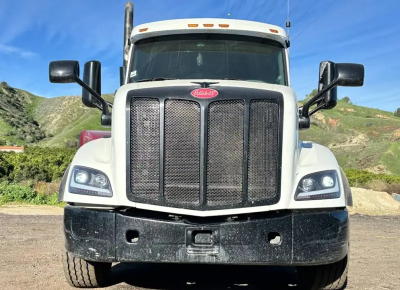2017 Peterbilt 579 photo 8