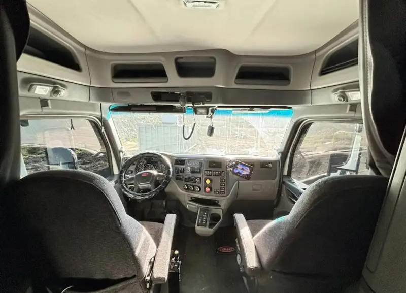 2017 Peterbilt 579 photo 26