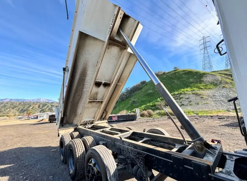 2017 Peterbilt 579 photo 12