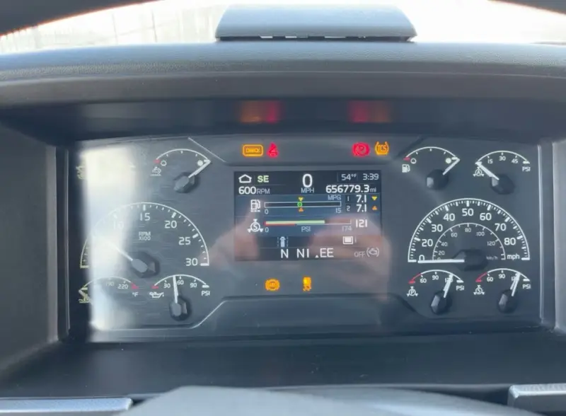 2022 Volvo VNL760 photo 18