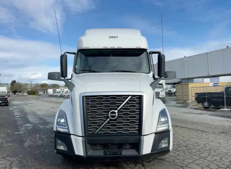 2022 Volvo VNL760 photo 7