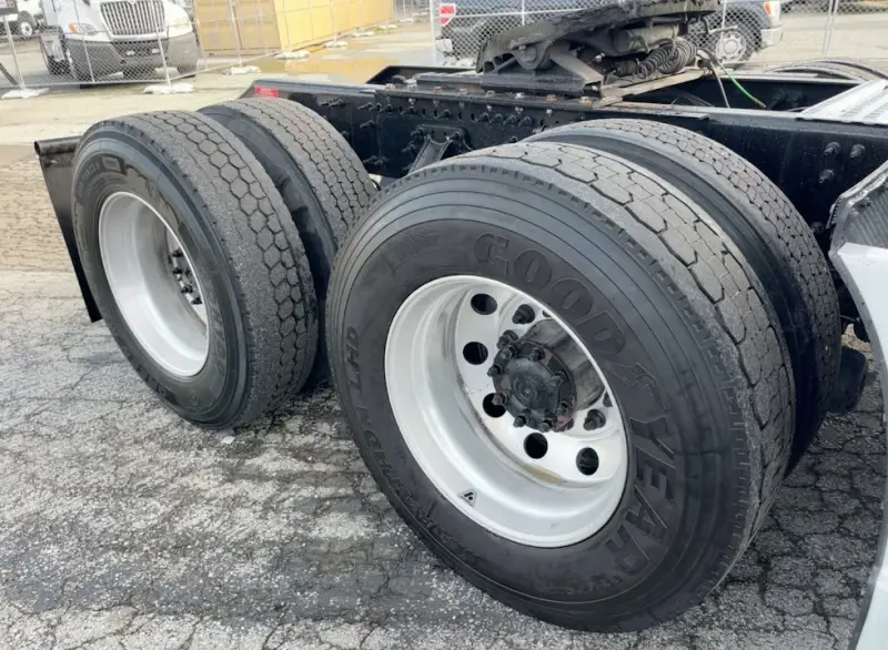 2022 Volvo VNL760 photo 35