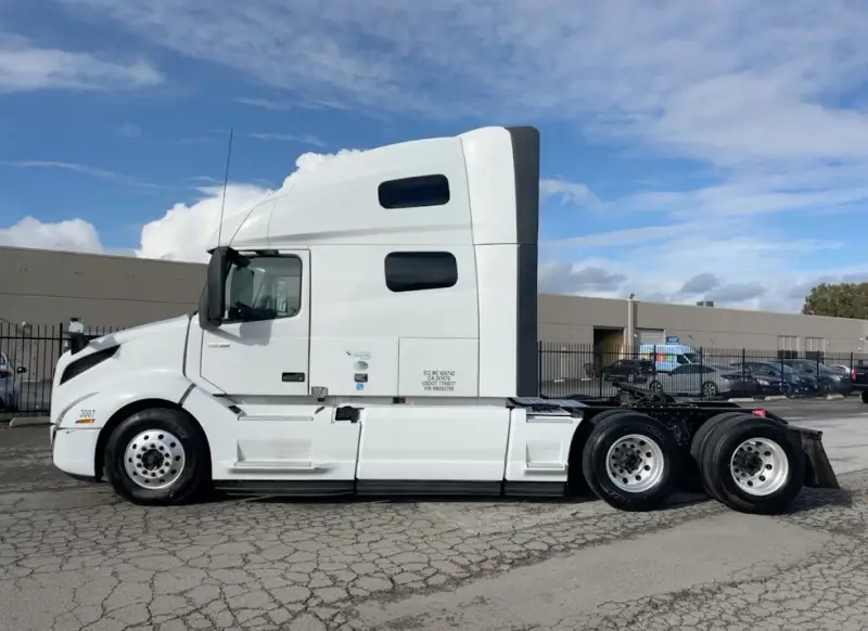 2022 Volvo VNL760 photo 5