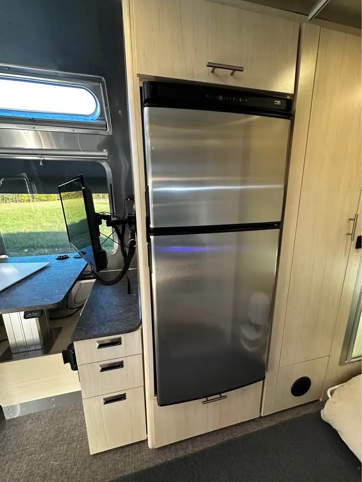 2022 Airstream Flying Cloud 25’ – Mint Condition photo 10