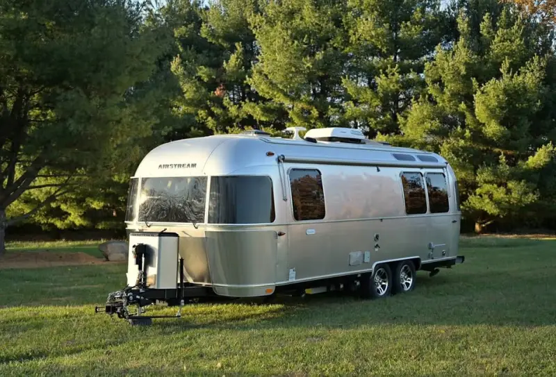 2022 Airstream Flying Cloud 25’ – Mint Condition photo 1