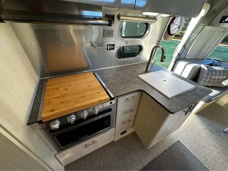 2022 Airstream Flying Cloud 25’ – Mint Condition photo 20