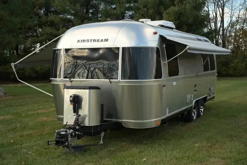 2022 Airstream Flying Cloud 25’ – Mint Condition photo 19