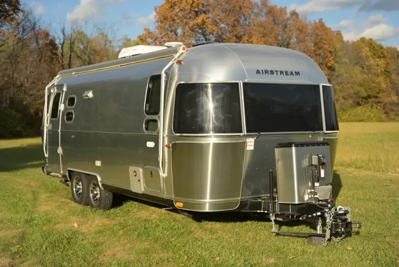 2022 Airstream Flying Cloud 25’ – Mint Condition photo 16