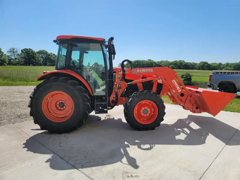 2020 KUBOTA M5-111D Front Loader photo 17