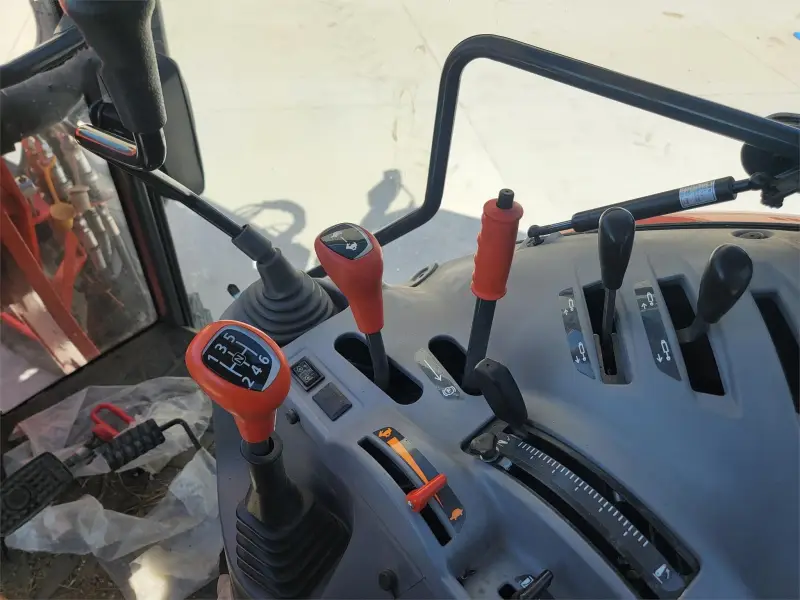 2020 KUBOTA M5-111D Front Loader photo 12