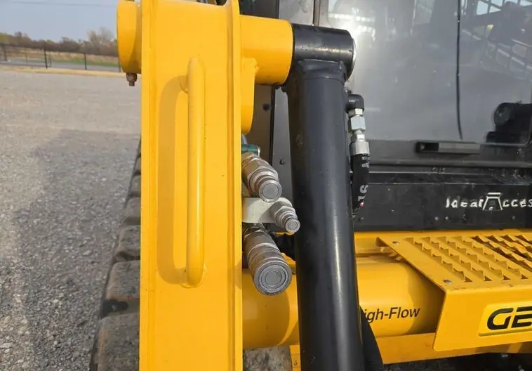2023 Gehl VT320 photo 10