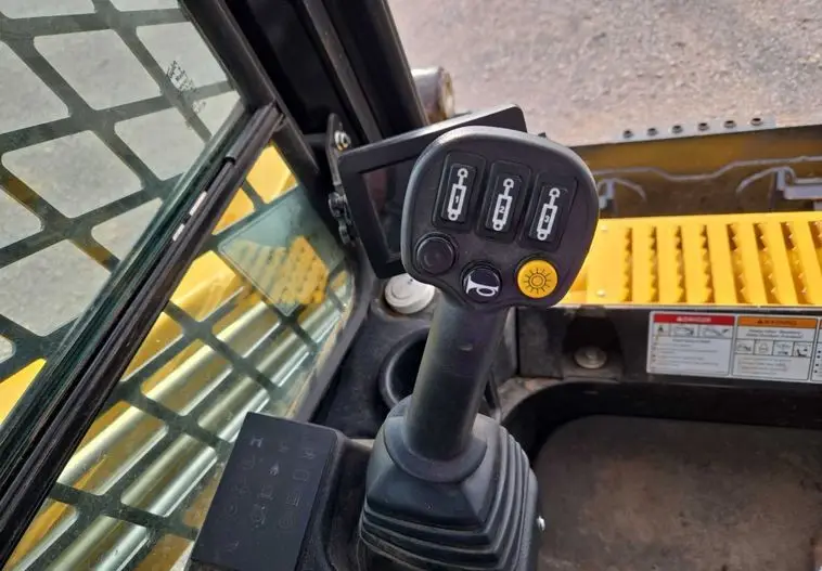 2023 Gehl VT320 photo 35