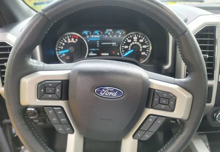 2020 Ford F150 Lariat SuperCrew photo 20