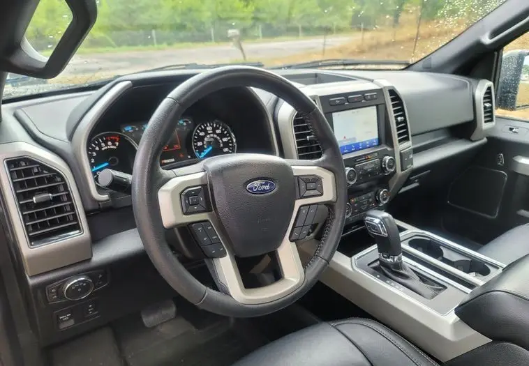 2020 Ford F150 Lariat SuperCrew photo 18