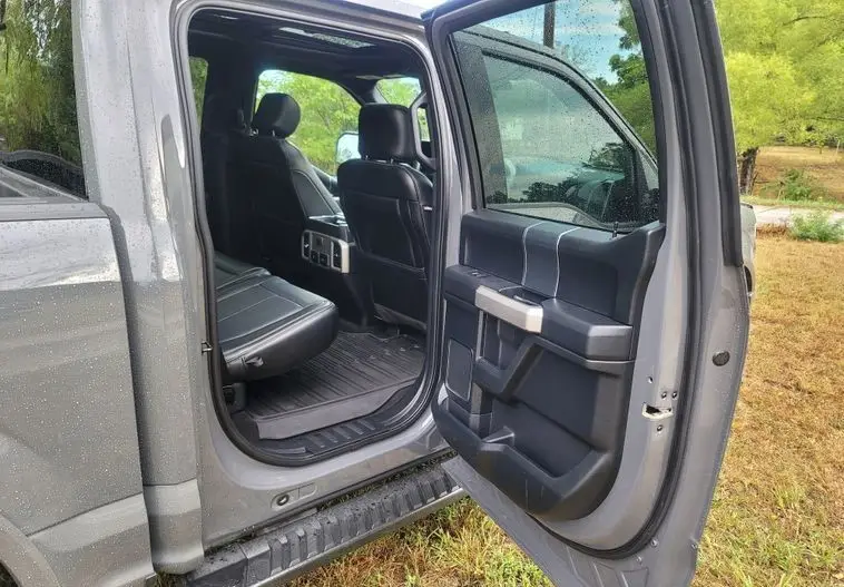 2020 Ford F150 Lariat SuperCrew photo 36