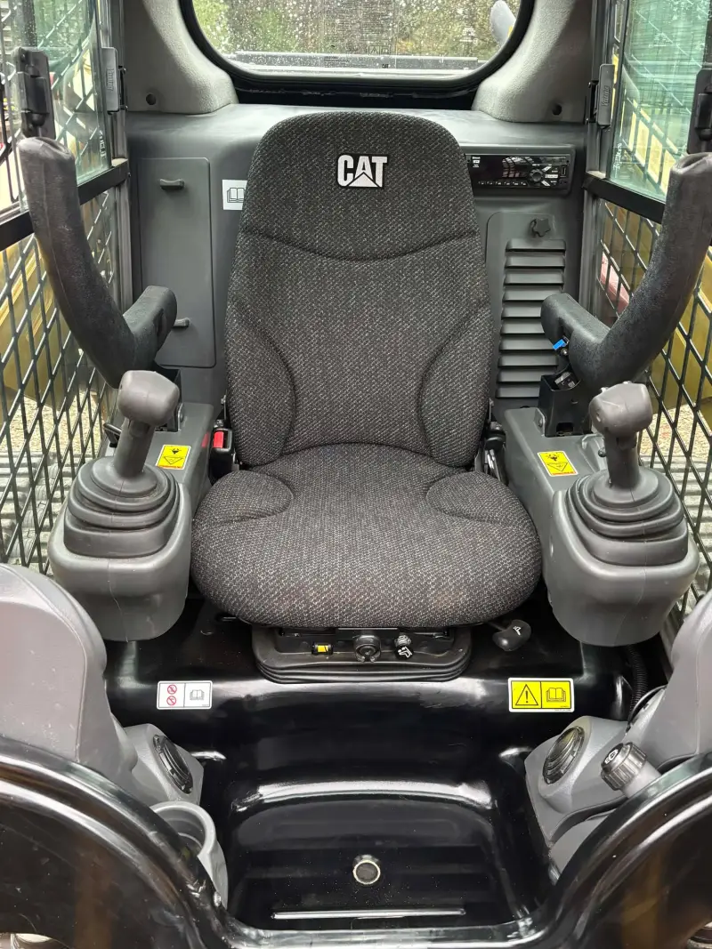 2018 Caterpillar 259D Compact Track Loader photo 9