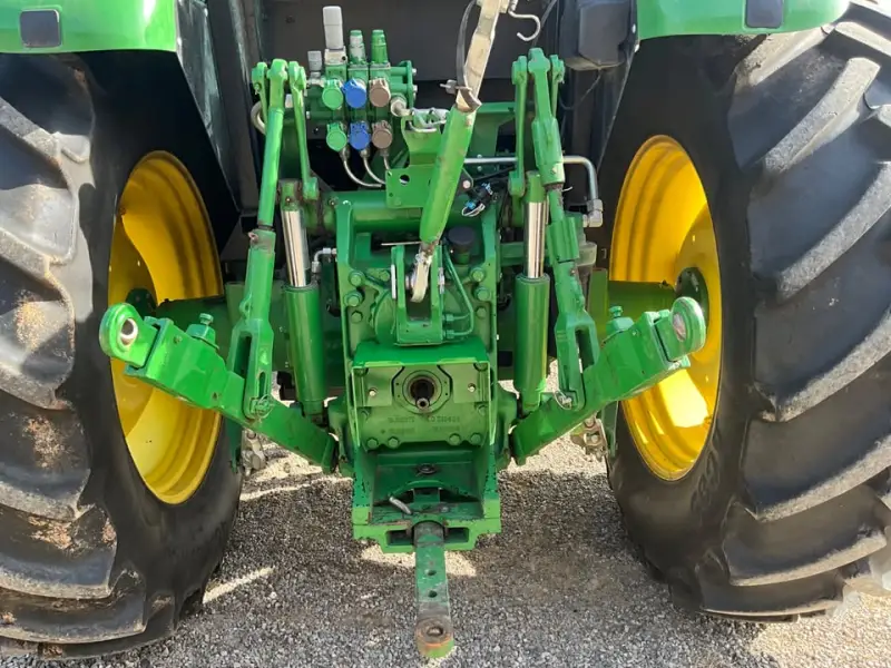 2022 John Deere 6105E photo 13