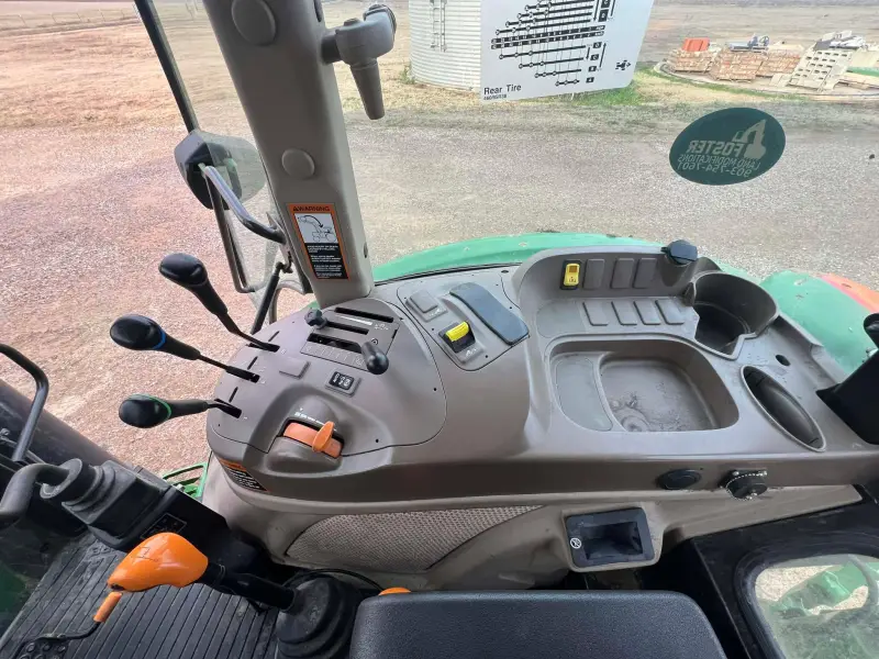 2022 John Deere 6105E photo 8