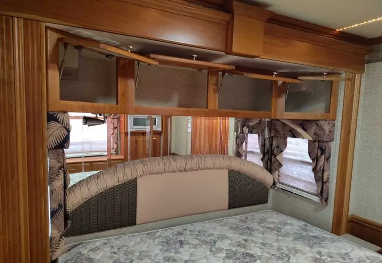 2007 Newmar Dutch Star 4304 photo 139