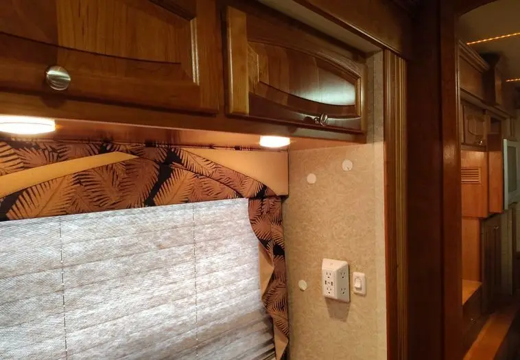 2007 Newmar Dutch Star 4304 photo 136