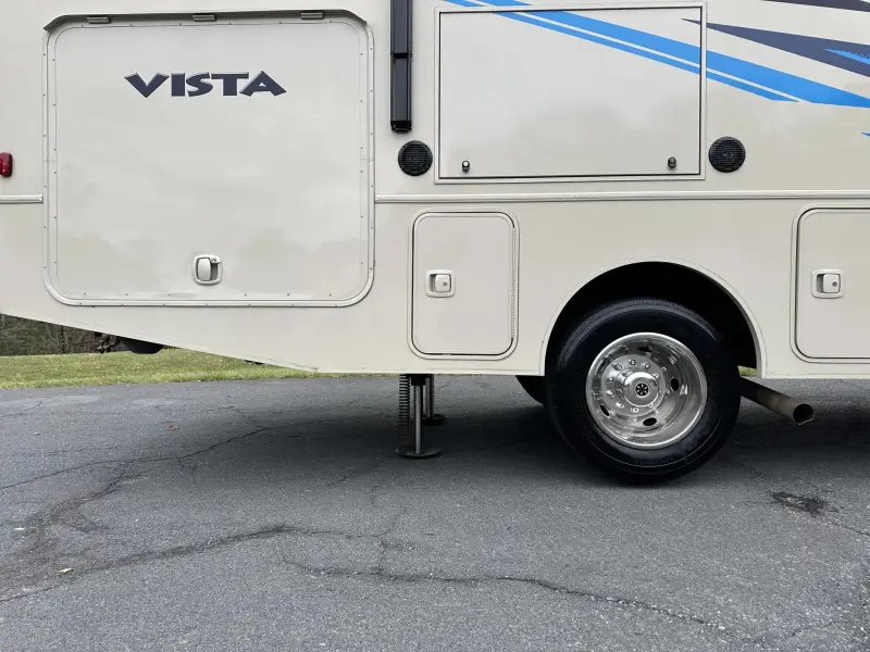 2019 Winnebago Vista 29VE photo 13