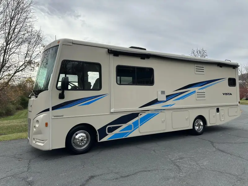 2019 Winnebago Vista 29VE photo 1