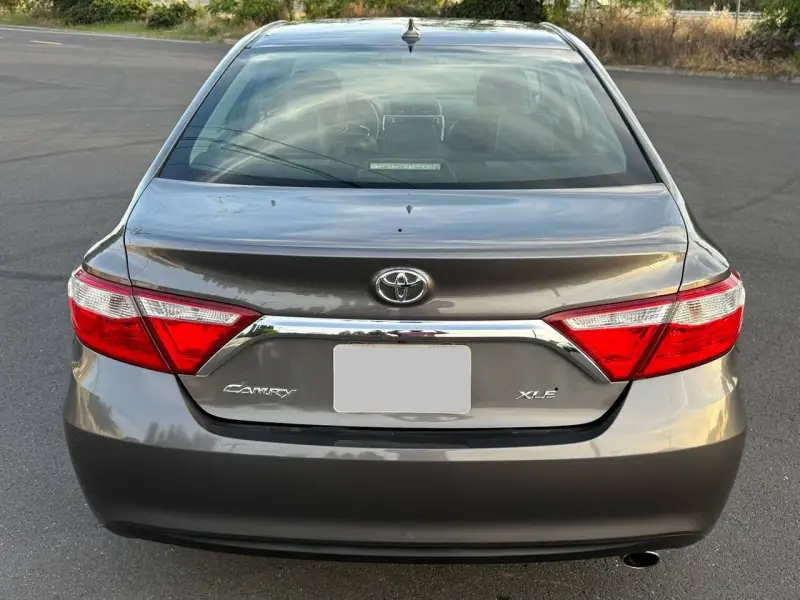 2017 Toyota Camry photo 9