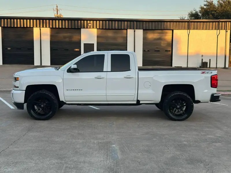 2019 Chevrolet Silverado 1500 Crew Cab Z71 photo 7