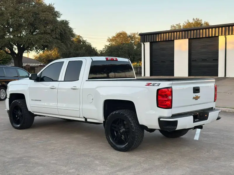 2019 Chevrolet Silverado 1500 Crew Cab Z71 photo 6