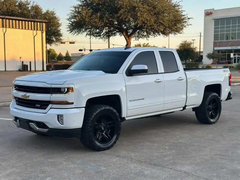 2019 Chevrolet Silverado 1500 Crew Cab Z71 photo 1