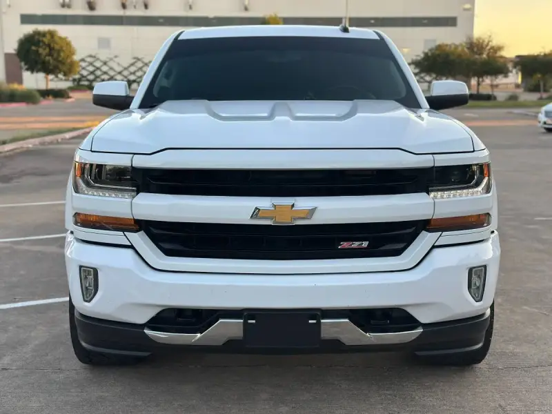 2019 Chevrolet Silverado 1500 Crew Cab Z71 photo 2