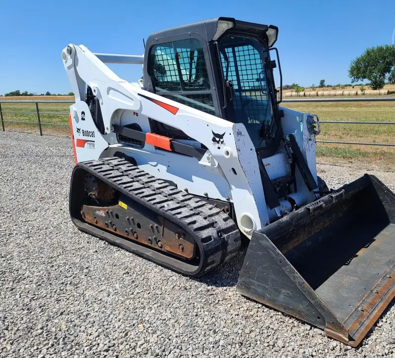 2017 Bobcat T870 Skid Steer photo 2