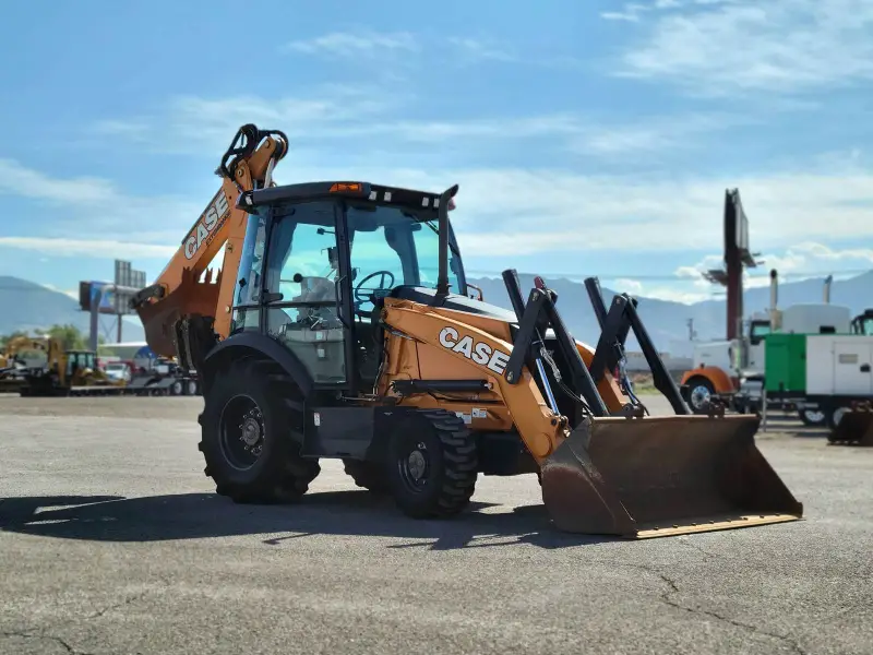 2017 Case 580 Super N 4x4 photo 2
