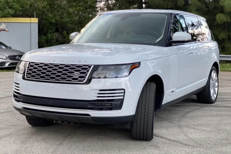 2020 Land Rover Range Rover P525 HSE photo 1