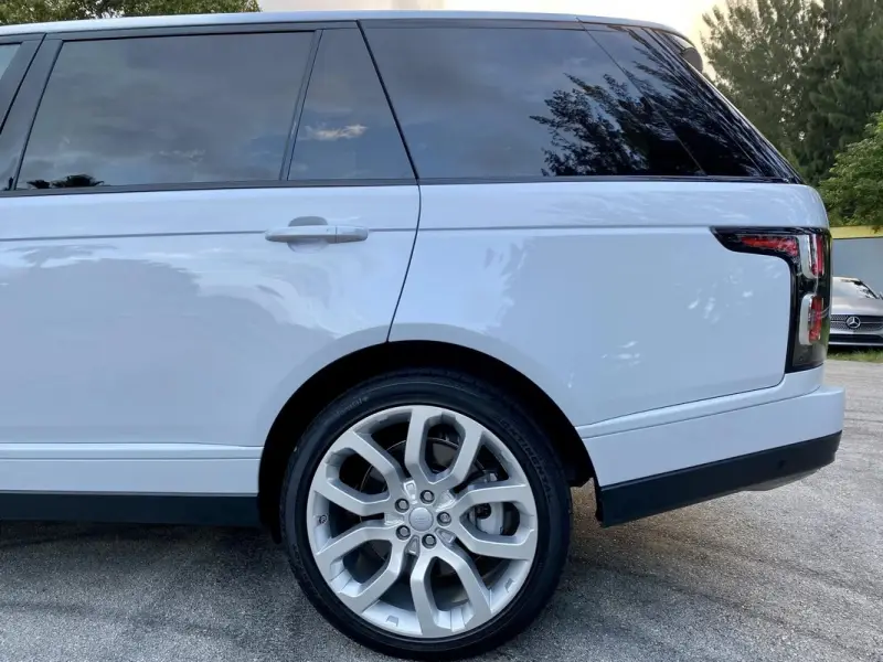 2020 Land Rover Range Rover P525 HSE photo 16